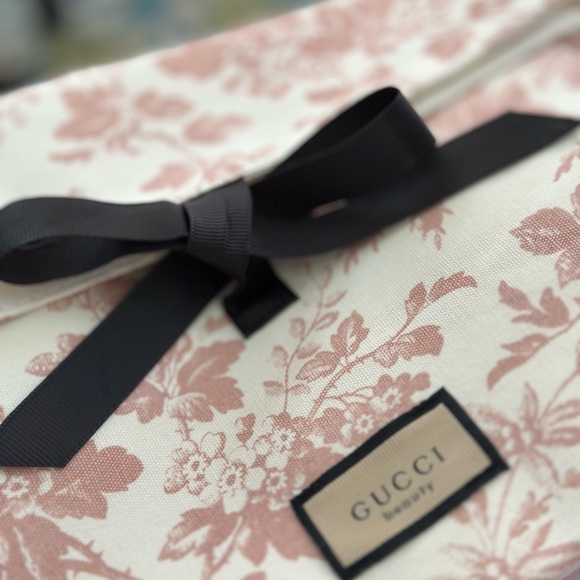 New GUCCI Beauty Pochette - Picture 2 of 11